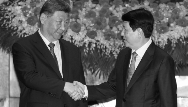 Chinese President Xi Jinping with Vietnamese President Luong Cuong in Hanoi, on 15 April 2025.