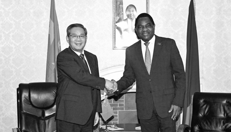 Chinese Premier Li Qiang holds talks with Zambian President Hakainde Hichilema in Lusaka, Zambia, 20 November 2025.