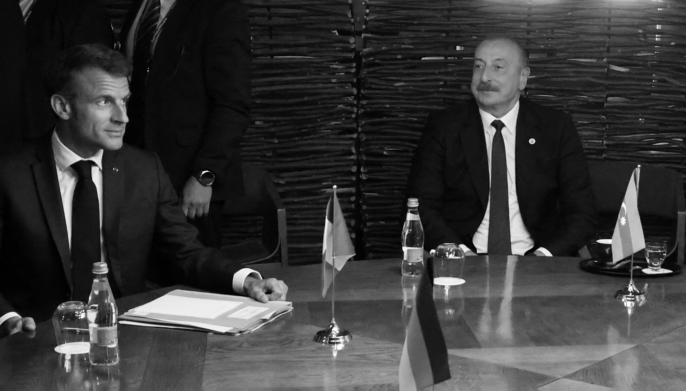 French President Emmanuel Macron and his Azerbaijani counterpart Ilham Aliyev during a meeting on the sidelines of the European Political Community (EPC) summit in Bulboaca (Moldova), 1 June 2023.