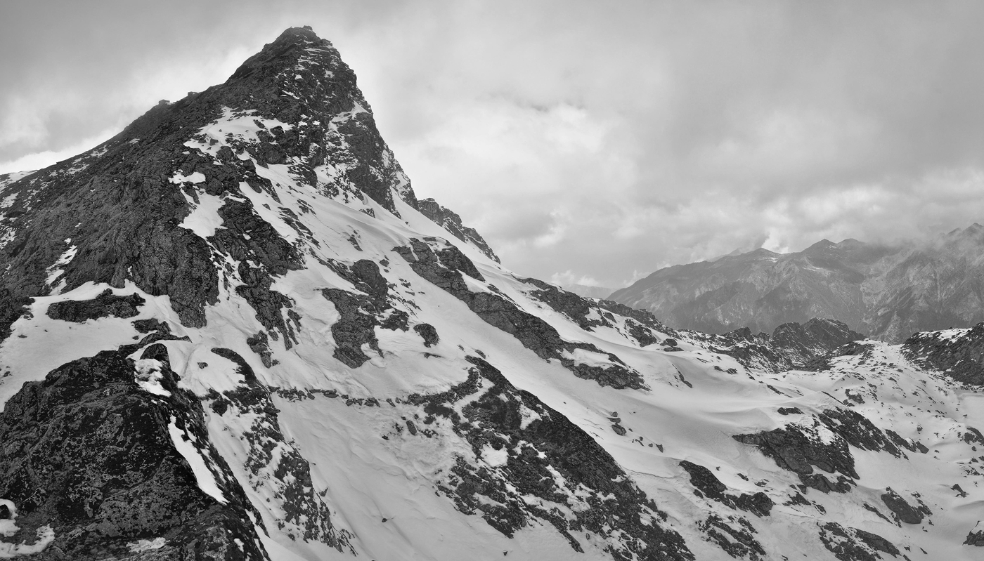 Mountains in the Indian state of Arunachal Pradesh (Zangnan for China).