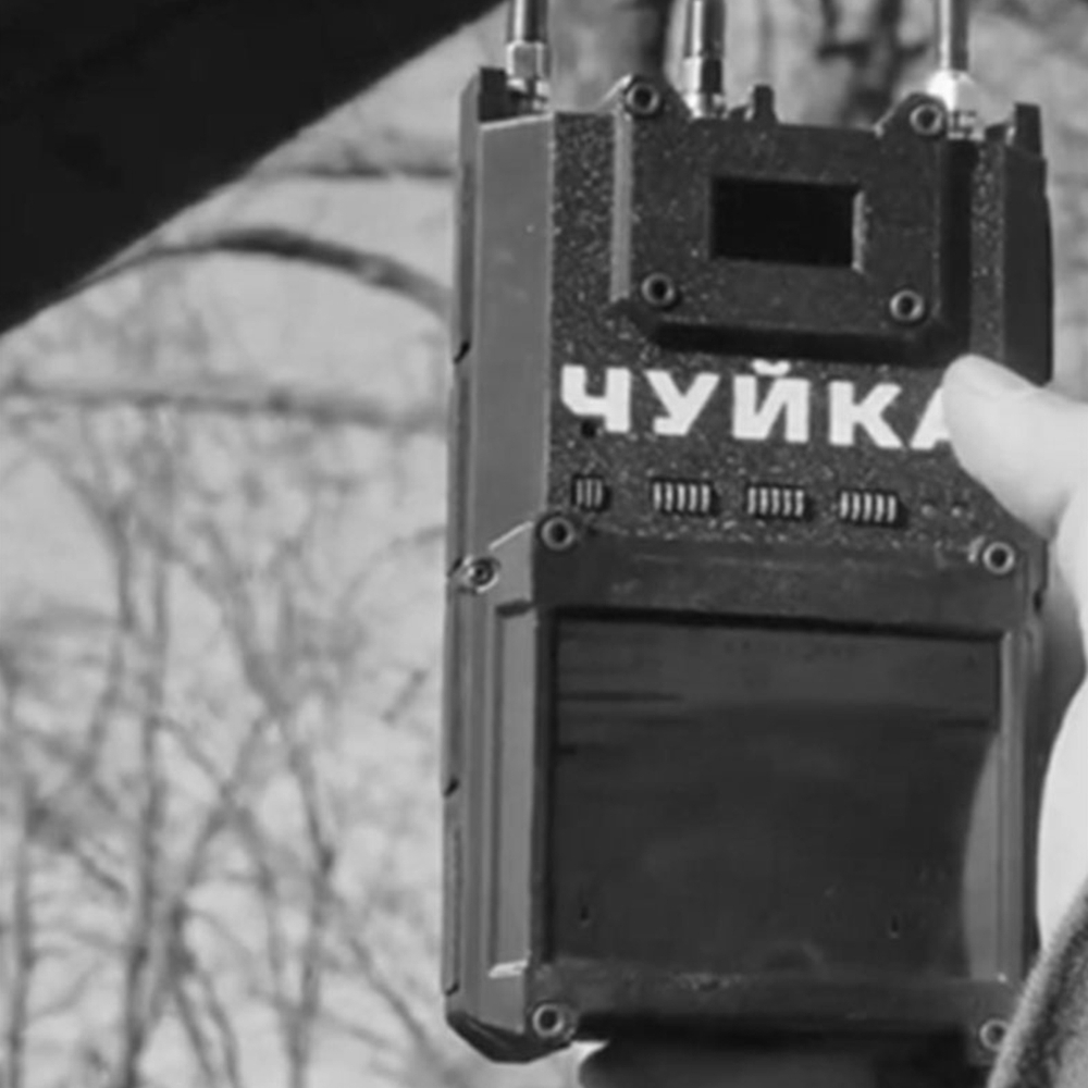 BlueBird Tech's Chuyka RF detector deployed by GUR operators in Donbass to detect the presence of FPV drones.