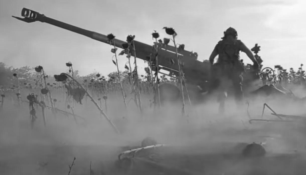 M777 artillery piece in action on the battlefield in Donbass.