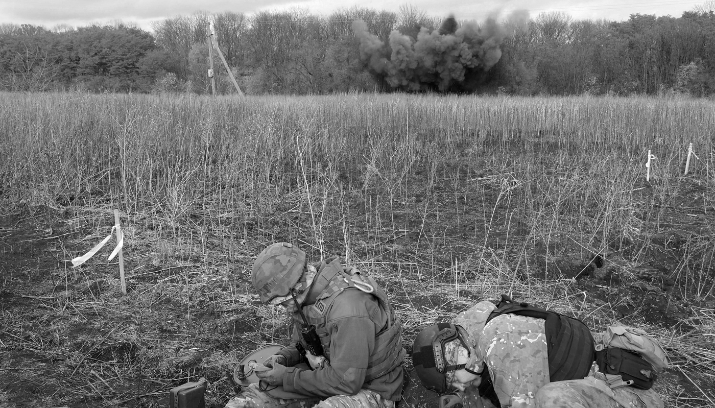 The French firm Geomines provides mine clearance training for Ukrainian security forces.