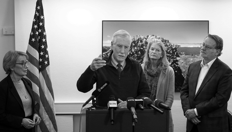 Maine Senator Angus King (centre left) and Alaska Senator Lisa Murkowski (centre right) at a press conference in Nuuk, Greenland, on 9 February 2026.