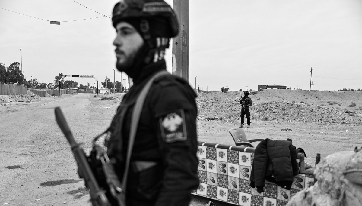 Syrian security forces guard the al-Omar oil field in Deir ez-Zor Governorate on 22 January 2026.