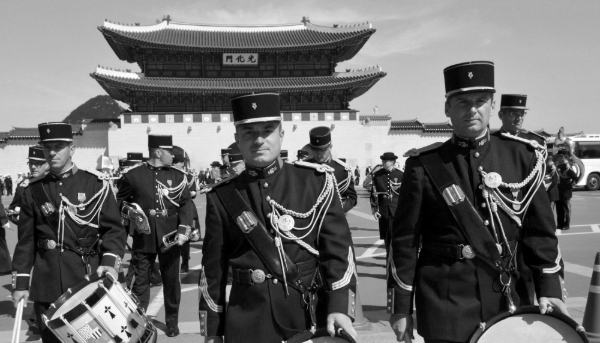 A French military band taking part in the 60th anniversary commemoration of the Battle of Inchon of the Korean War, in Seoul on 28 September 2010.