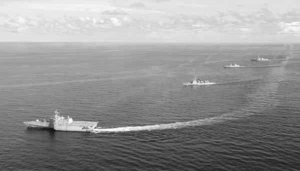 Joint naval exercise in the South China Sea with two US ships and a Singaporean frigate associated with a Royal Thai Navy frigate, in May 2017.