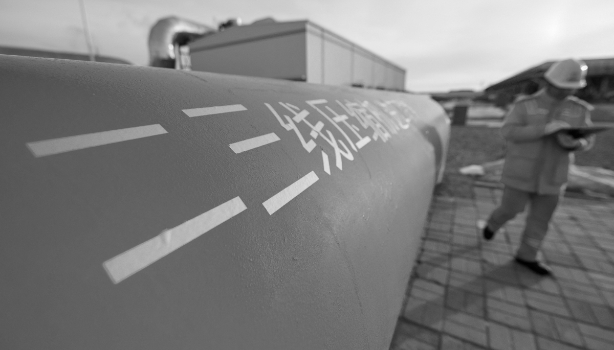 A maintenance worker is on patrol inspection at the Horgos initial compressor station of the West-East Gas Pipeline 3, in Xinjiang Uygur Autonomous Region, 4 February 2021.