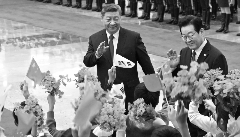 Chinese President Xi Jinping and his counterpart from the Republic of Korea, Lee Jae-myung, in Beijing, on 5 January 2026. 