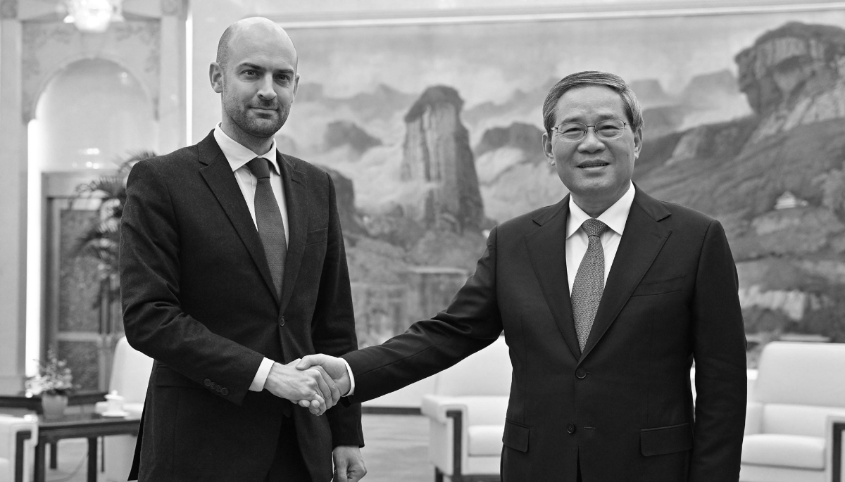 French Foreign Minister Jean-Noël Barrot and Chinese Premier Li Qiang on 27 March in Beijing. 