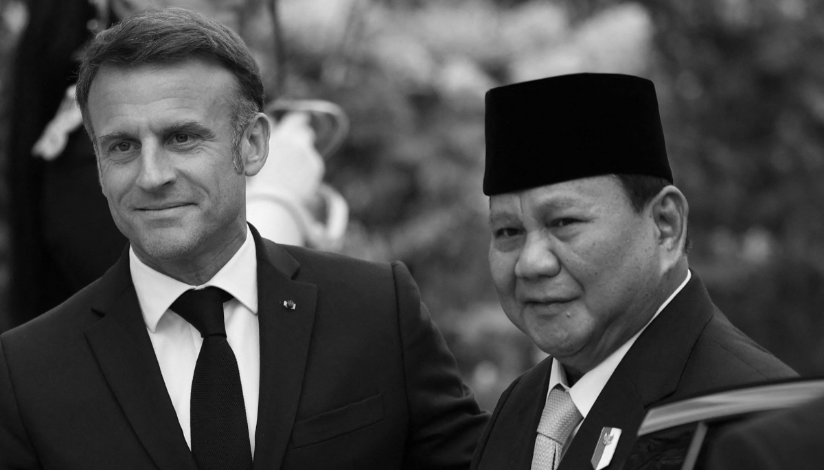 French President Emmanuel Macron and Prabowo Subianto, then Indonesian defence minister, in Paris on 24 July 2024.