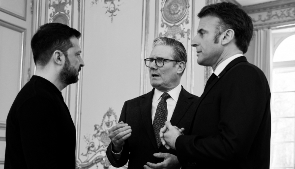 Ukraine's President Volodymyr Zelensky, the United Kingdom's Prime Minister Keir Starmer and France's President Emmanuel Macron on 27 March 2025 in Paris.