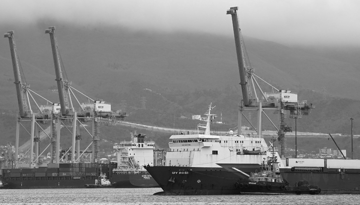 The cargo ship MY Rose being guided by tugs into the Russian port of Novorossiysk, on 23 December 2025.