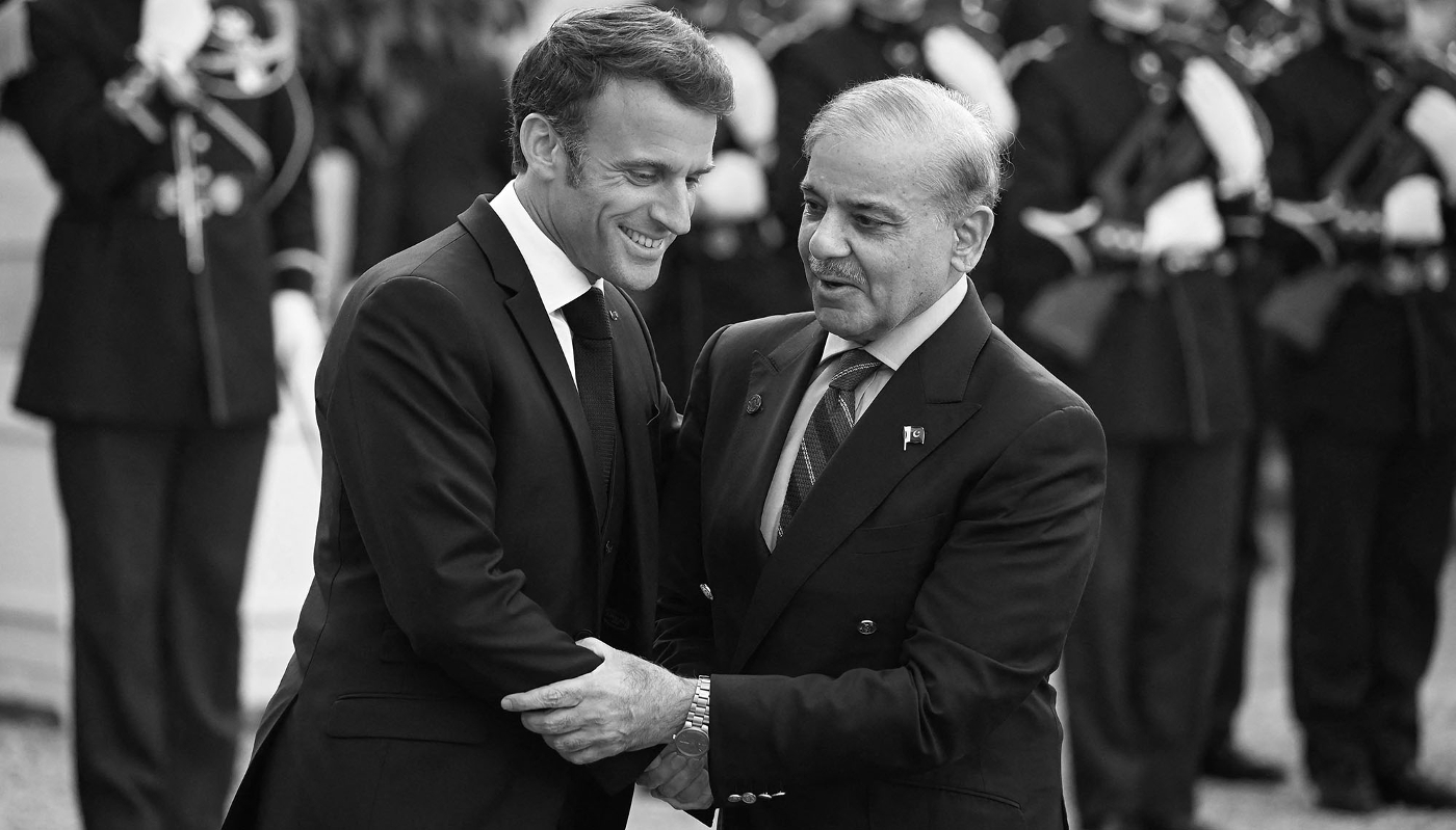 French President Emmanuel Macron and Pakistani Prime Minister Shehbaz Sharif at the Élysée Palace on the sidelines of the New Global Financial Deal summit in Paris on 22 June 2023.