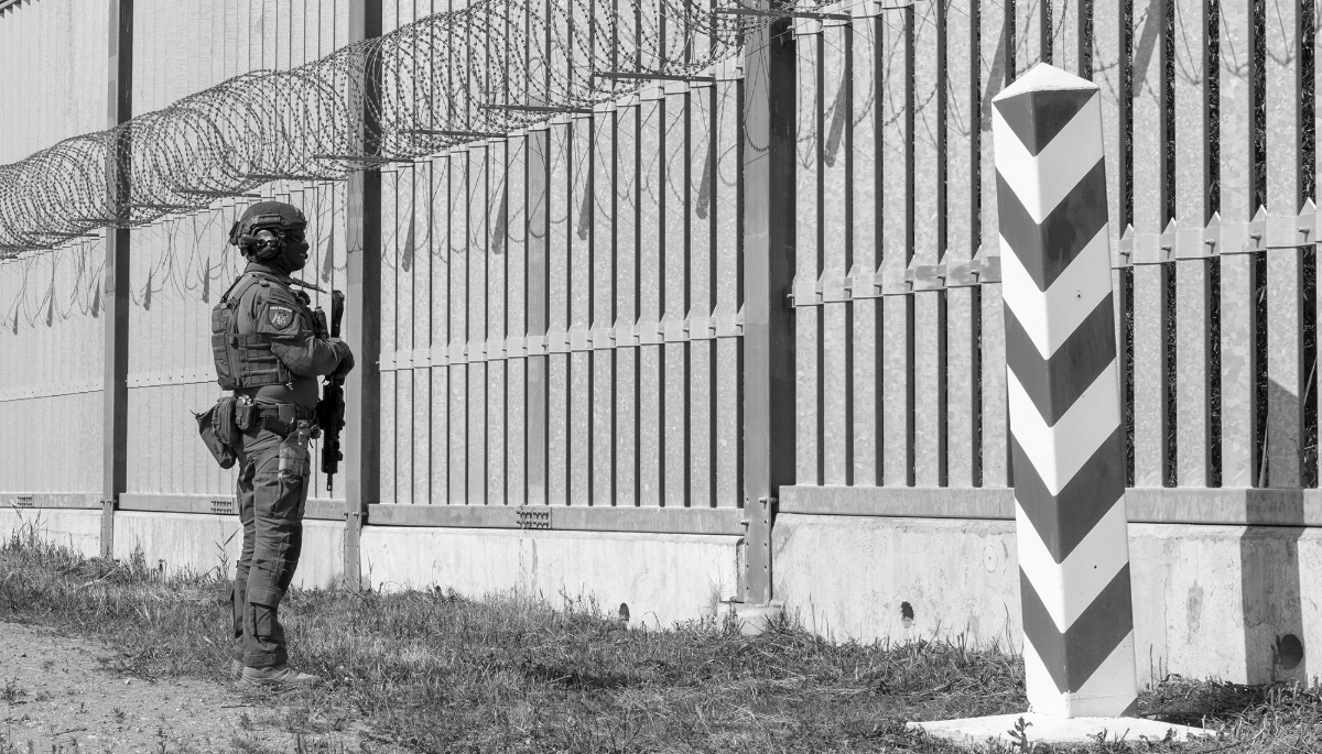 A Polish soldier at the Polish-Belarusian border.