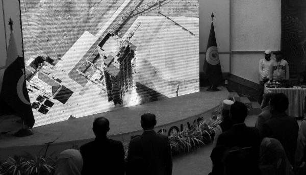 A live broadcast of Pakistan's indigenous Electro-Optical (PRSC-EO1) satellite from the Jiuquan Satellite Launch Centre in China, shown at Pakistan's SUPARCO complex in Karachi, on 17 January 2025. 
