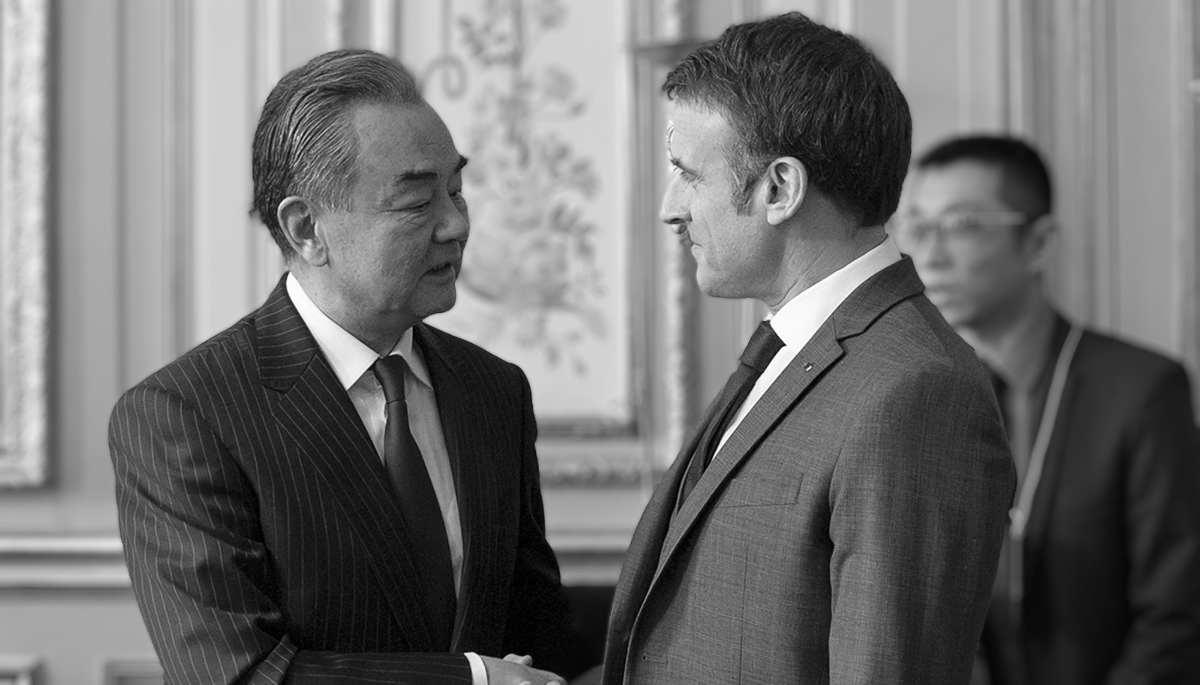 French President Emmanuel Macron and Chinese Foreign Minister Wang Yi in Paris on 20 February 2024.