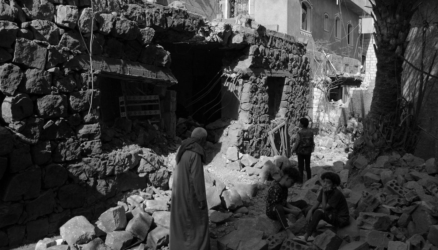 People inspect damage at a house reportedly hit by a Houthi missile in the southwestern city of Taiz, Yemen, on 21 October 2026.