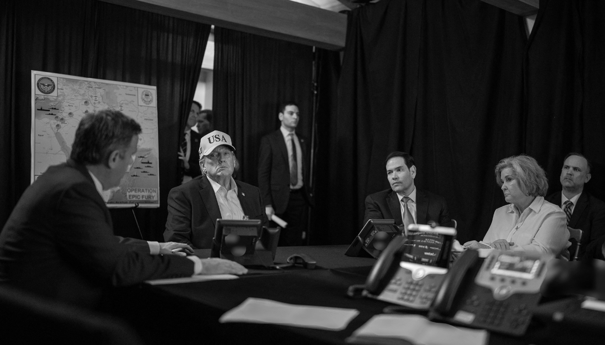 US President Donald Trump in his 'sensitive compartmented information facility' at Mar-a-Lago, on 28 February 2026. To his right, CIA Director John Ratcliffe.