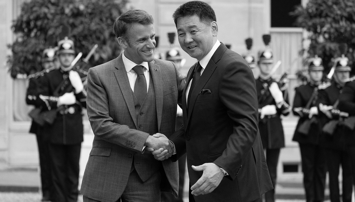 French President Emmanuel Macron welcoming his Mongolian counterpart Ukhnaagiin Khurelsukh at the Élysée Palace, Paris, 12 October 2023