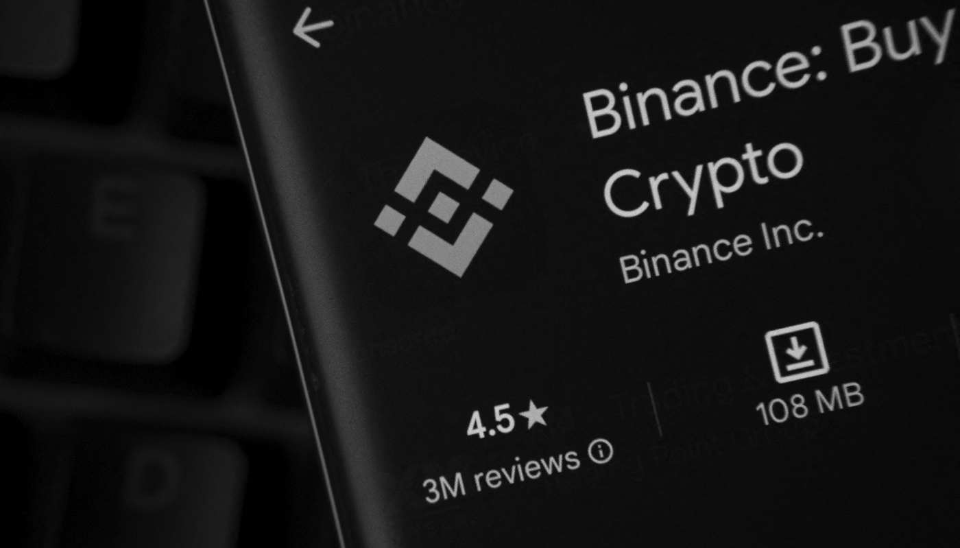 The Binance app page on the Google Play Store.