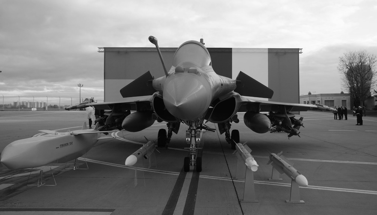 A Rafale fighter jet on display at Villacoublay air base, near Paris, ahead of Ukrainian President Volodymyr Zelensky's visit to France on 17 November 2025. 