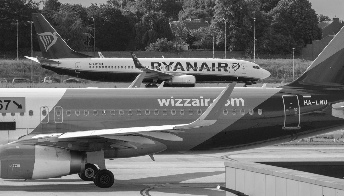 An aircraft belonging to the Hungarian airline Wizz Air. 