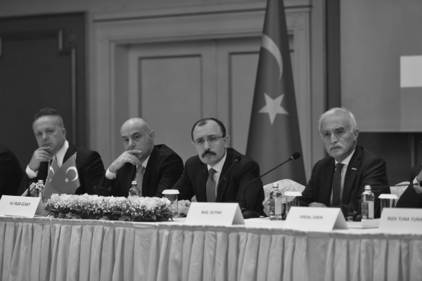 Turkish trade minister Mehmet Mus (centre) was welcomed to Erbil on 26 September 2021, along with representatives of Turkish companies.