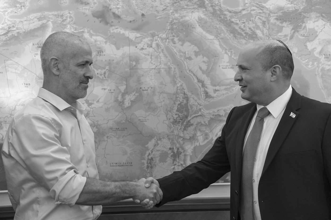 Shin Bet leader Ronen Bar (left) faces Israeli Prime Minister Naftali Bennett.