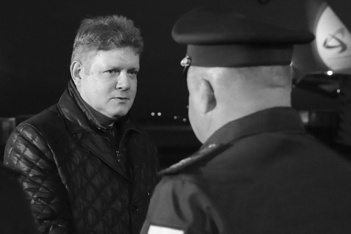 The new Presidential Envoy to Russia's Siberian Federal District Anatoly Seryshev is welcomed at Novosibirsk's Tolmachevo International Airport, on the 21 October 2021.