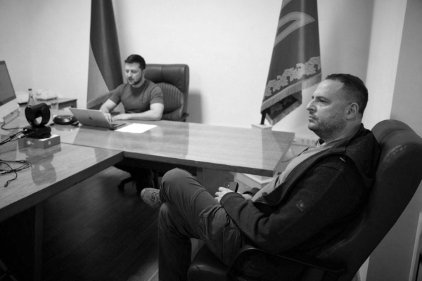 Volodymyr Zelensky and the head of the presidential office, Andriy Yermak, during the president's speech to the US Congress.