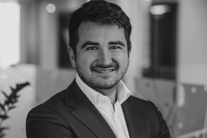 Arnaud Castaignet is involved in several initiatives which focus on bridging the needs of the Ukrainian military in non-lethal equipment.