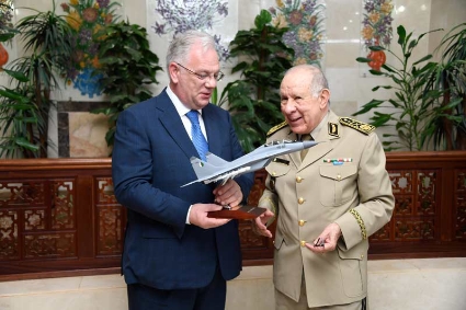 Algerian Chief of Staff Said Chengriha and Russian Defense Minister Sergey Shoygu.