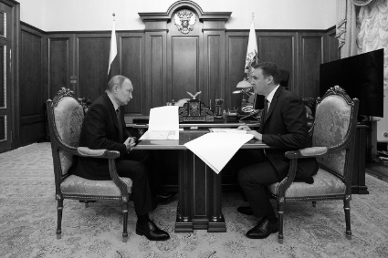 Russia's President Vladimir Putin (L) and Agriculture Minister Dmitry Patrushev.