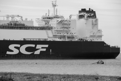 The LNG carrier SCF La Pérouse of the Russian state-owned shipowner Sovcomflot (SCF) sails under the Liberian flag.