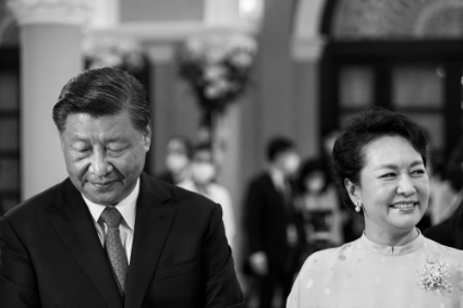 Chinese President Xi Jinping and his wife Peng Liyuan in Bangkok, Thailand, 19 November 2022.