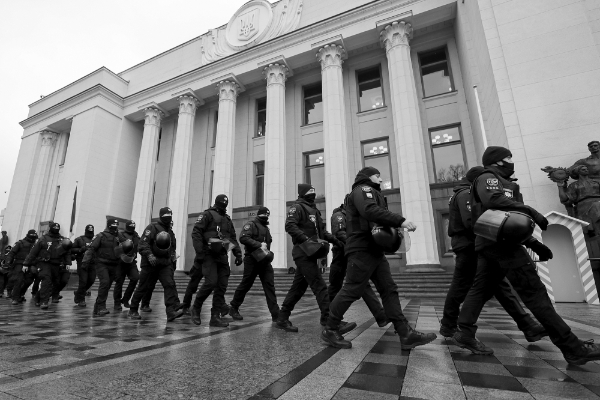 Police officers stand guard outside the parliament building as Ukrainian President Volodymyr Zelensky addresses lawmakers during a parliamentary session in Kyiv, Ukraine, 1 December 2021.