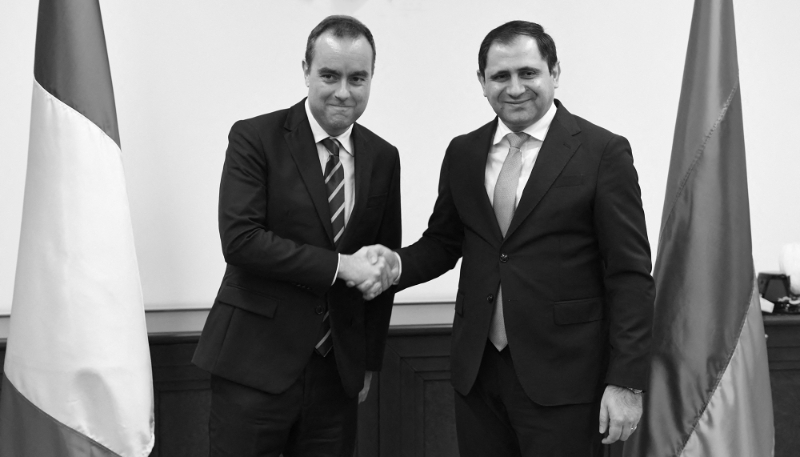 French Defence Minister Sébastien Lecornu (left) and his Armenian counterpart Suren Papikyan in Yerevan on 23 February 2024.