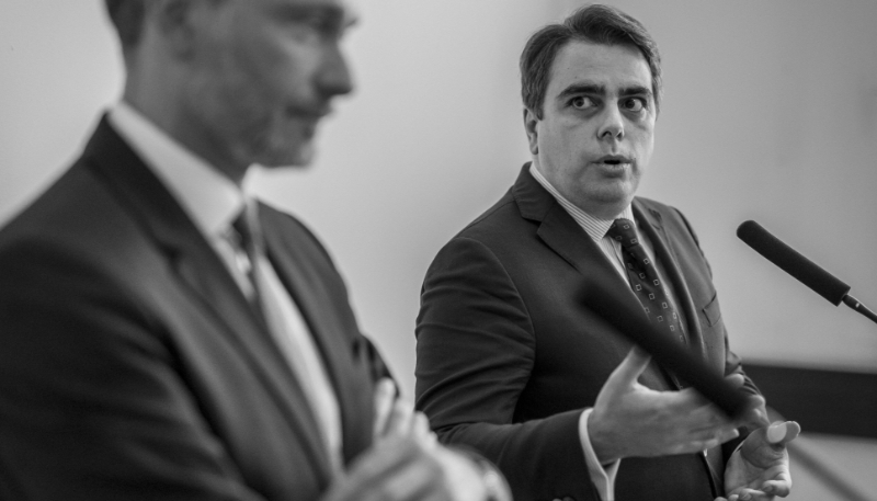 Bulgarian Finance Minister Asen Vasilev (right) in June 2022.