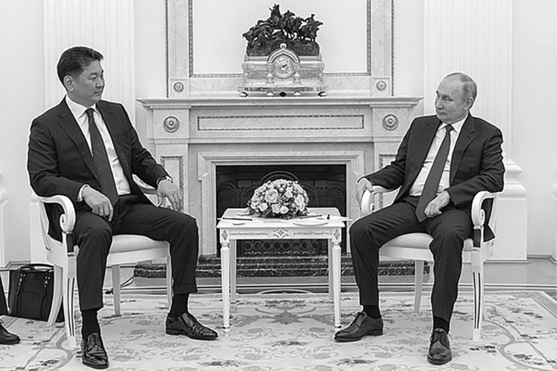 Mongolian President Ukhnaagiin Khurelsukh (left) was received on 16 December 2021 in Moscow by his Russian counterpart Vladimir Putin.