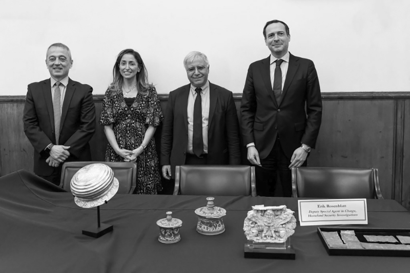 Fareed Yasseen, Iraqi ambassador to Washington (centre), pictured here at an Iraqi antiquities restitution ceremony in New York on 18 January 2022, will soon leave his post.