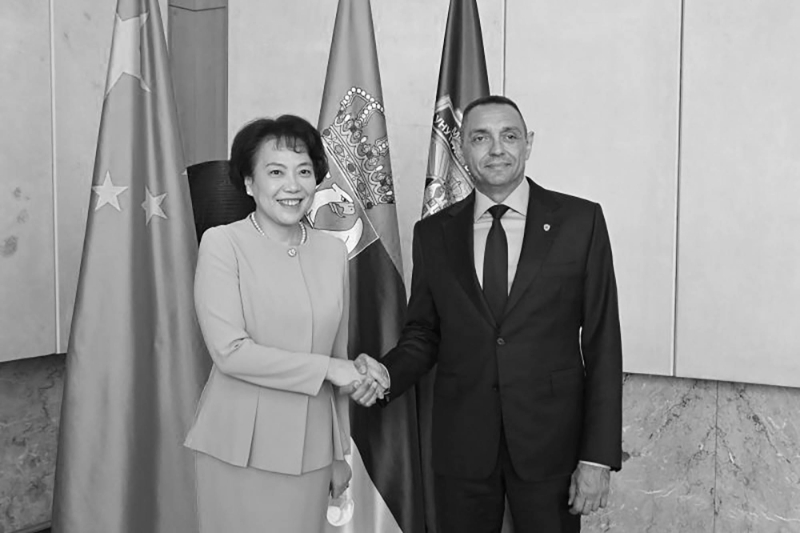 Serbian interior minister Aleksandar Vulin with Chinese ambassador Chen Bo in Sarajevo, Serbia, 22 September 2022.