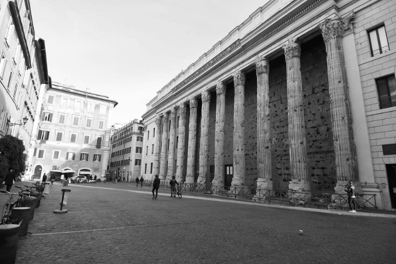Piazza di Pietra, in the heart of the Colonna district in Rome.