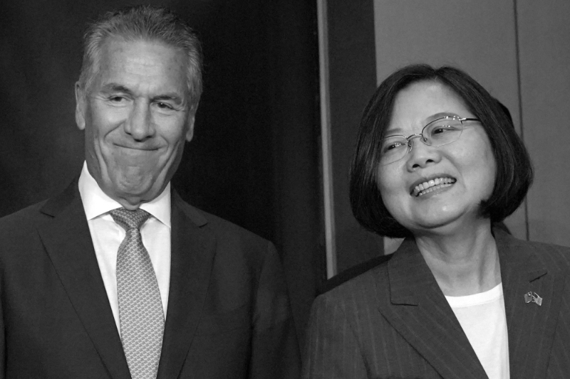 USTBC President Michael Splinter and Taiwanese president Tsai Ing-wen in 2019 in New York.