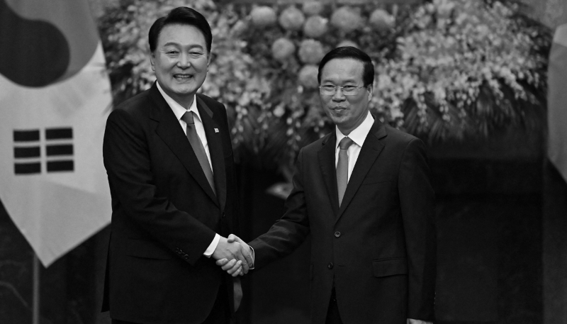 Korean President Yoon Suk Yeol with Vietnamese counterpart Vo Van Thuong, Hanoi, June 2023.
