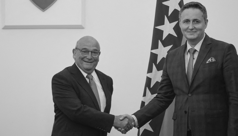 Special Envoy for the Western Balkans Stuart Peach (left) and Bosnian member of the Bosnia-Herzegovina Presidential Council Denis Becirovic (right) in Sarajevo on 24 May 2023.