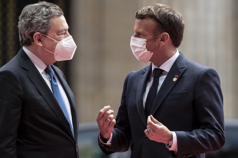 Italian Prime Minister Mario Draghi and French President Emmanuel Macron on May 18, 2021 in Paris.