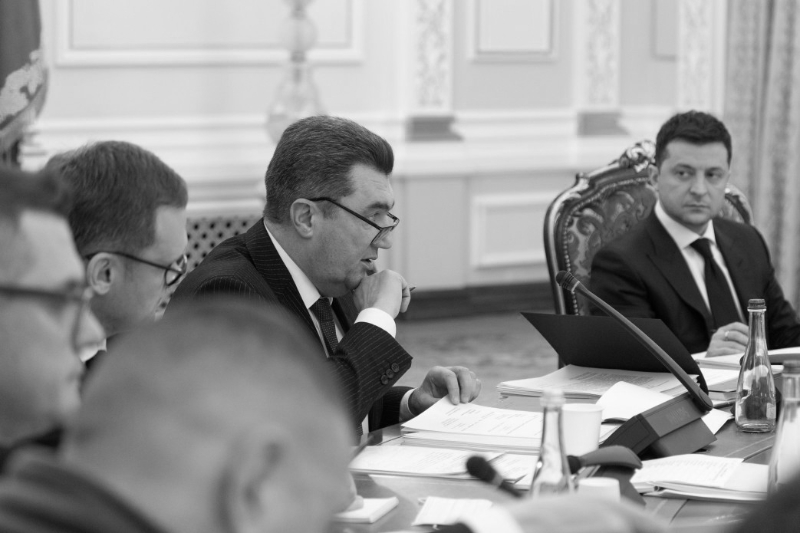 The 30 December 2021 meeting of the National Security Council, headed by Oleksi Danilov (centre), under the eye of President Zelensky.