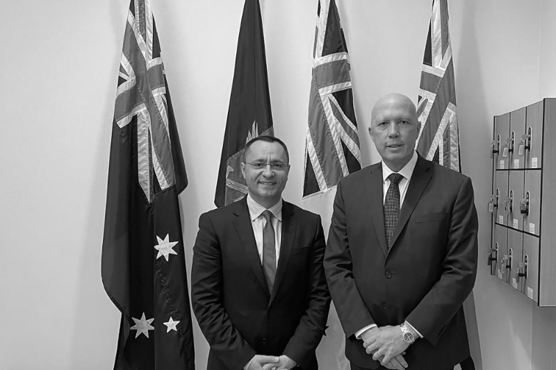 Vasyl Myroshnychenko, Ukrainian Ambassador to Australia, with Australian Defence Chief Peter Dutton, 4 April 2022.