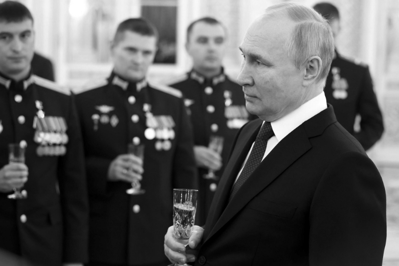 Russian president Vladimir Putin toasts soldiers holding the title Heroes of Russian after presenting them with a Gold Star medal on 8 December 2022 in Moscow.